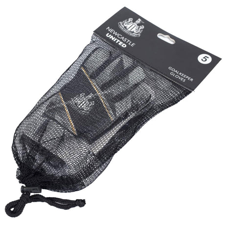 Newcastle United FC Kids Goalkeeper Gloves: 4 - Gloves By Newcastle United