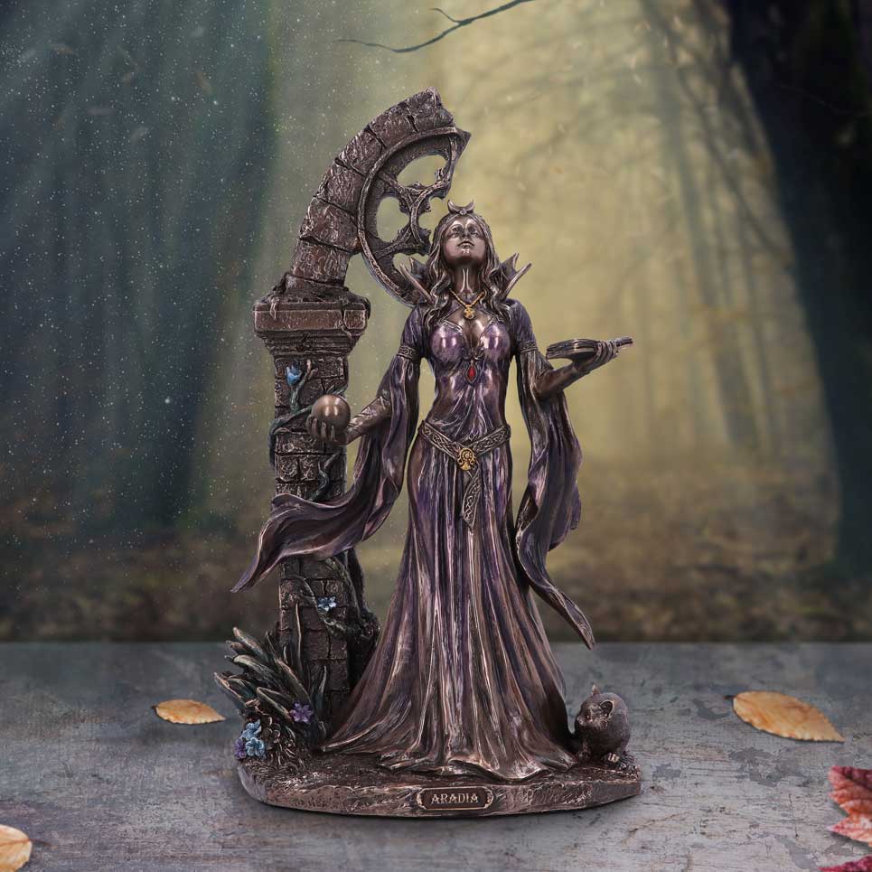 Aradia The Wiccan Queen of Witches Bronze Figurine 25cm - Figures & Collectables at Gift Moments