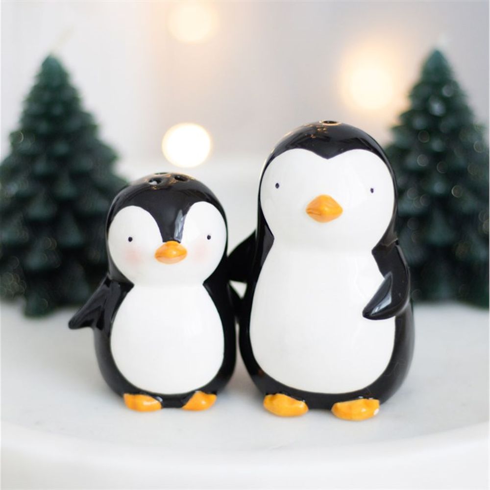 Hugging Penguins Salt and Pepper Shakers: 1 - Salt & Pepper Shakers By Gift Moments