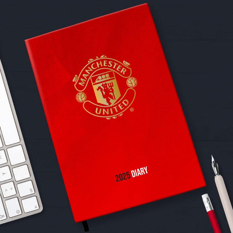 Manchester United FC A5 Diary 2025: 5 - Diaries By Manchester United