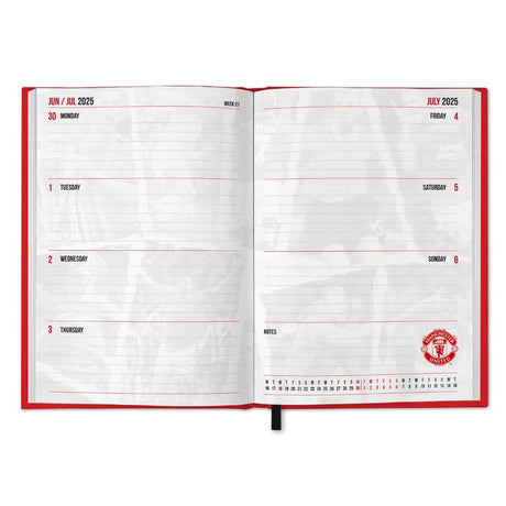 Manchester United FC A5 Diary 2025: 2 - Diaries By Manchester United